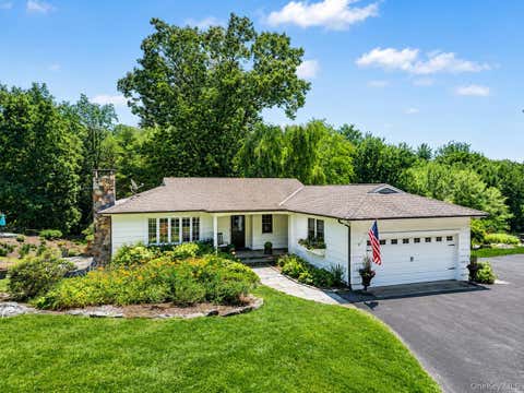 Homes For Sale - 10 Apple Tree Lane<br/> Pound Ridge, NY 10576