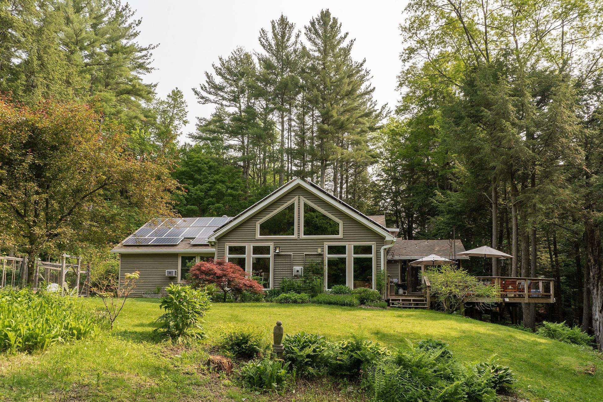 Reardon York Estate, Canaan, New York - 3 Bedrooms  
2 Bathrooms  
8 Rooms - 