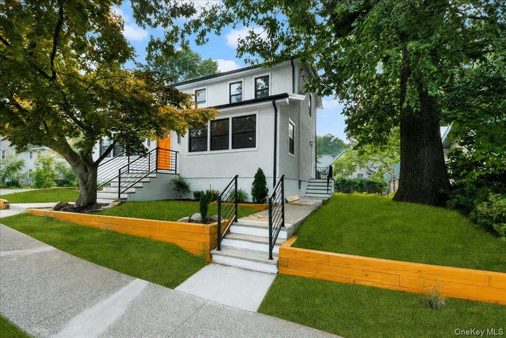 Photo of 81 Ridge Road, Yonkers, NY 10705 (MLS # 1036289)