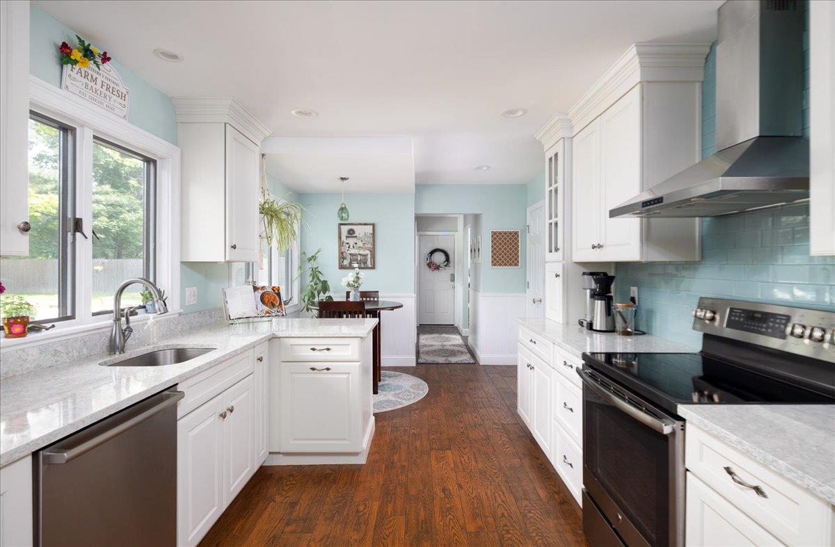 Madeley Lane, Stony Brook, Hamptons, NY - 3 Bedrooms  
3 Bathrooms - 