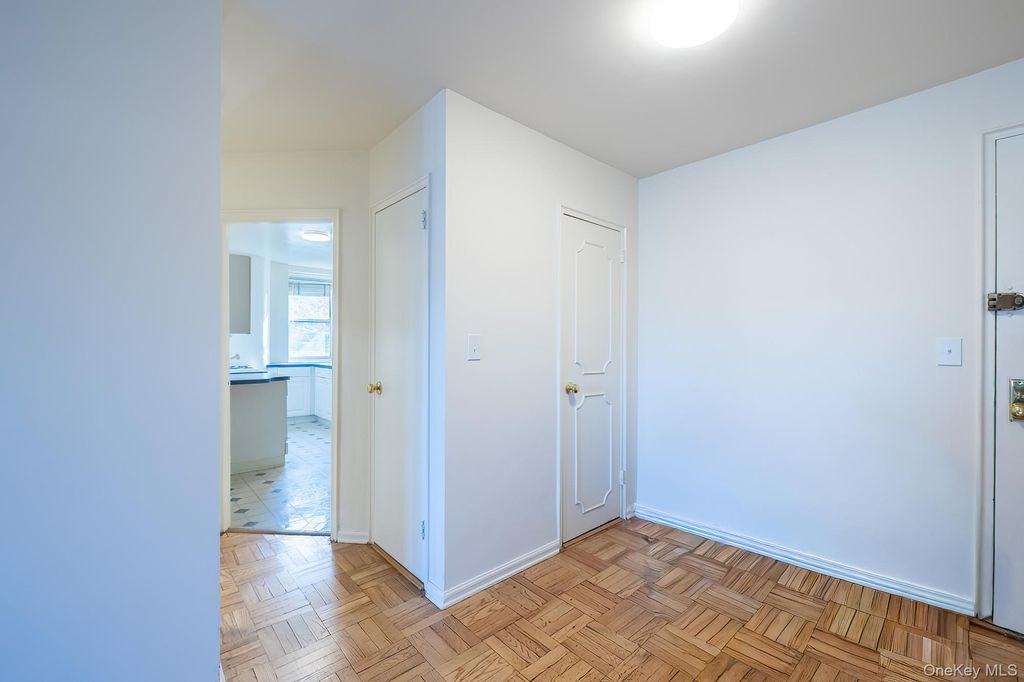 Photo of 55 Knolls Crescent #2D, Bronx, NY 10463 (MLS # 944897)