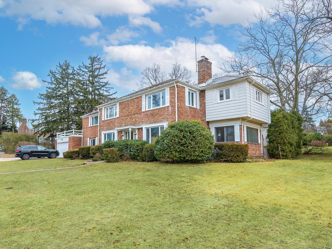 64 The Neck, Manhasset, New York image 2