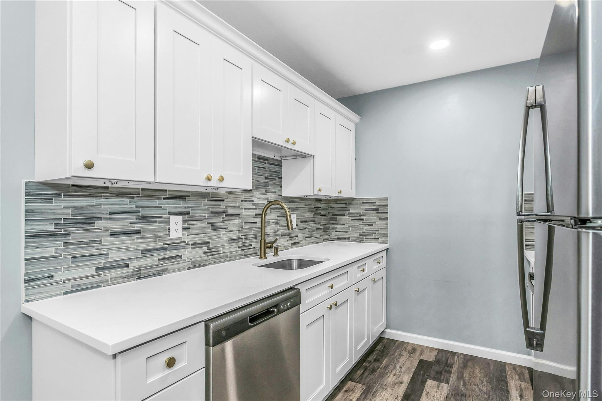 85 Richmond Boulevard 4A