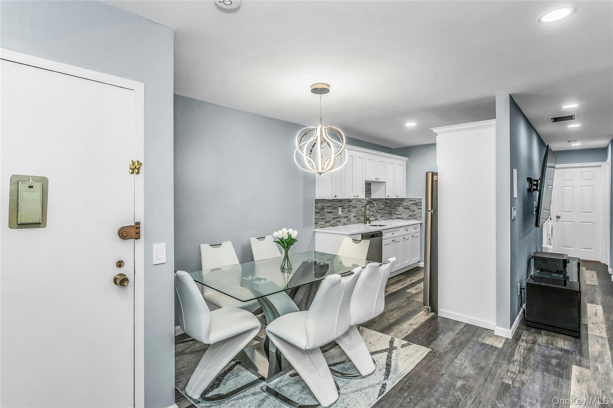 85 Richmond Boulevard 4A