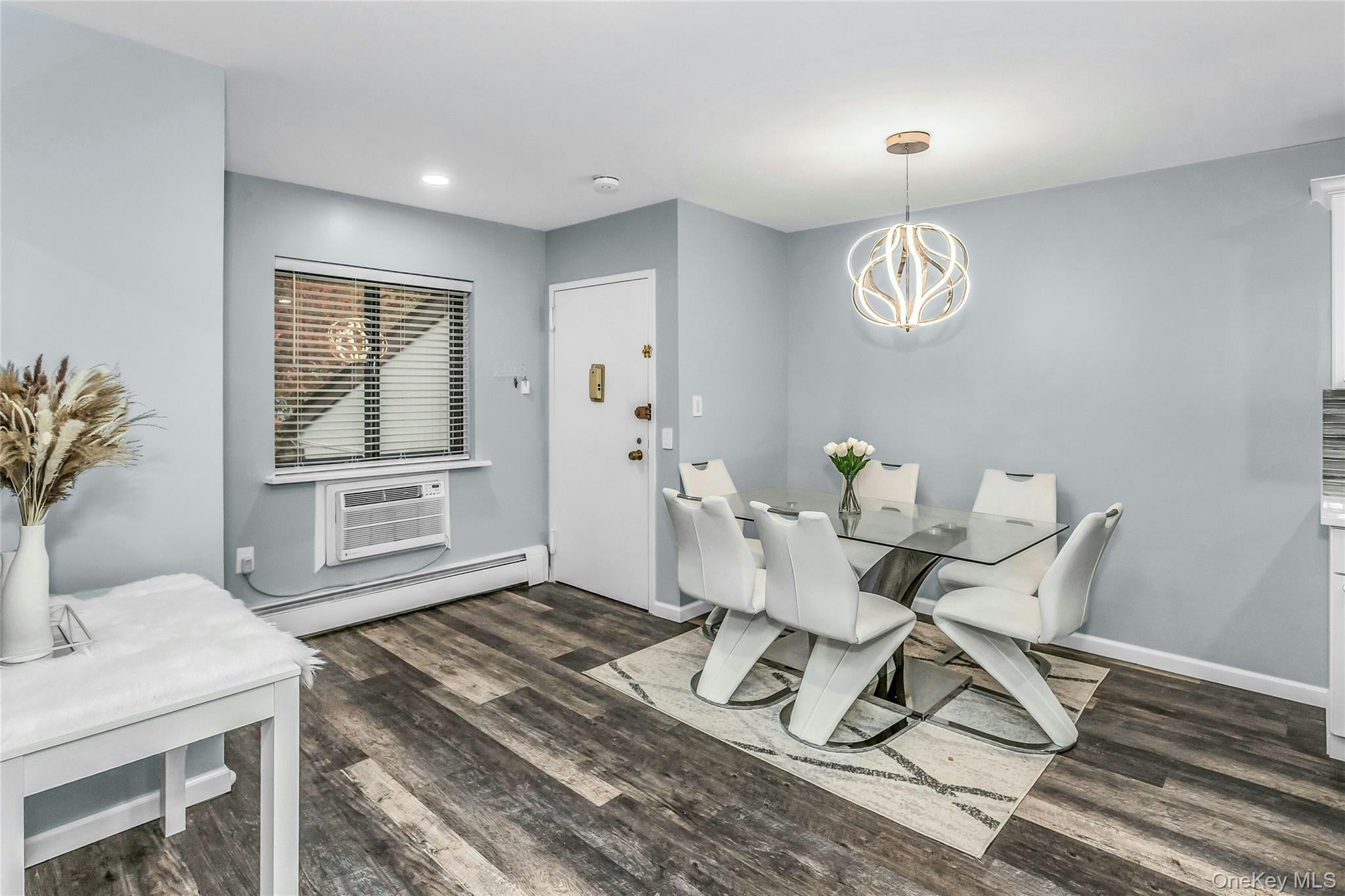 85 Richmond Boulevard 4A