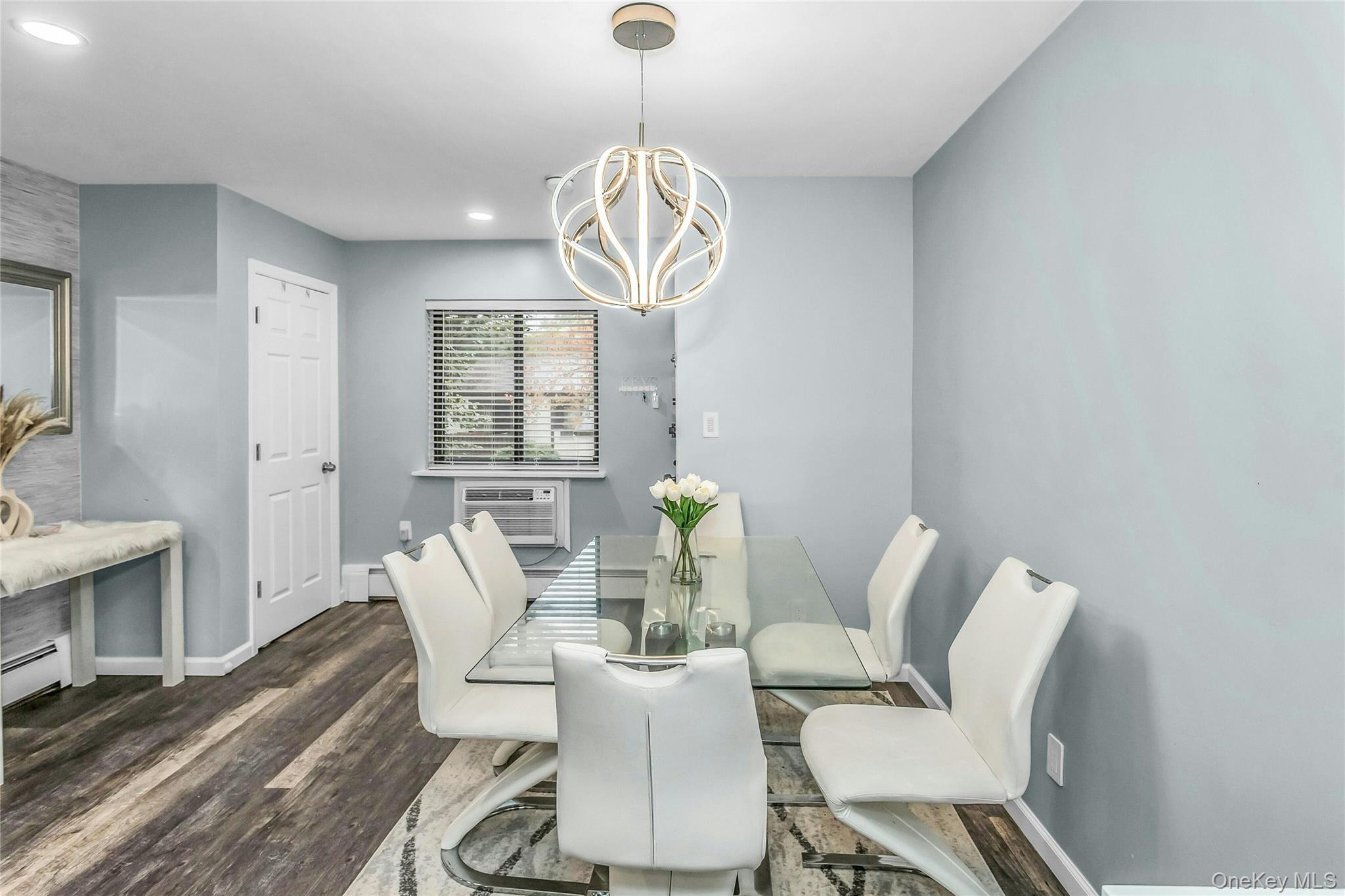 85 Richmond Boulevard 4A