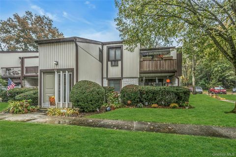 Photo of 85 Richmond Boulevard #4A, Ronkonkoma, NY 11779 (MLS # 930297)