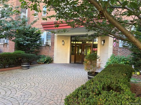 Photo of 99-31 64 Avenue #B7, Rego Park, NY 11374 (MLS # 929728)
