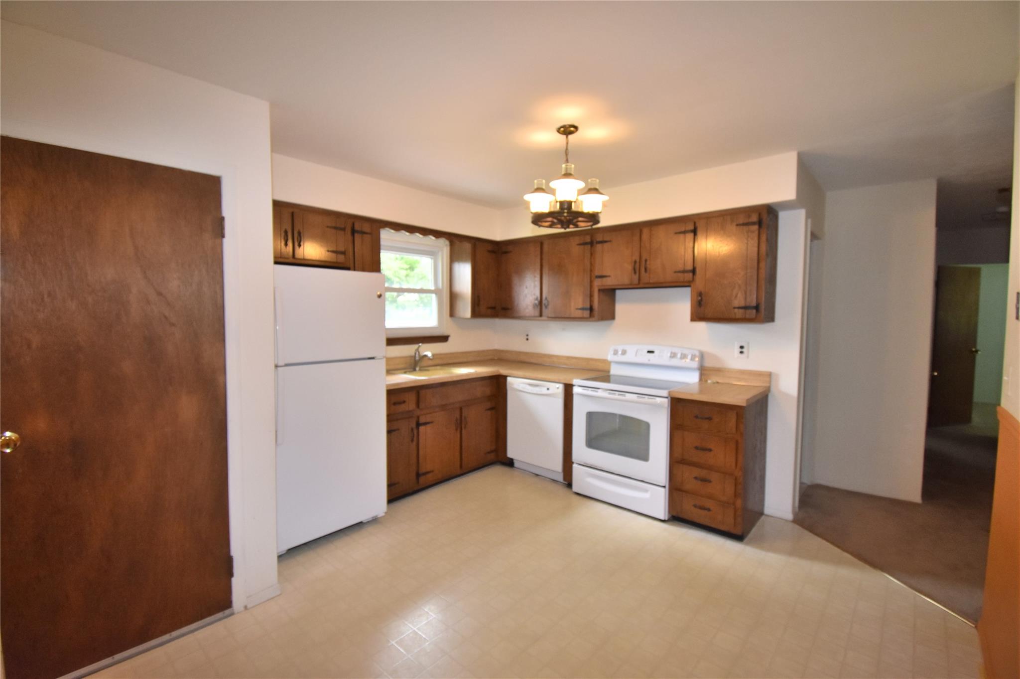 10 Arleen Avenue, Holbrook, New York image 4