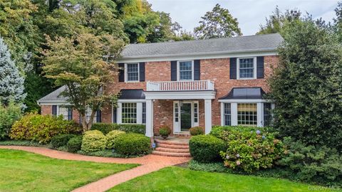 Photo of 336 Bay Avenue, Huntington Bay, NY 11743 (MLS # 919790)