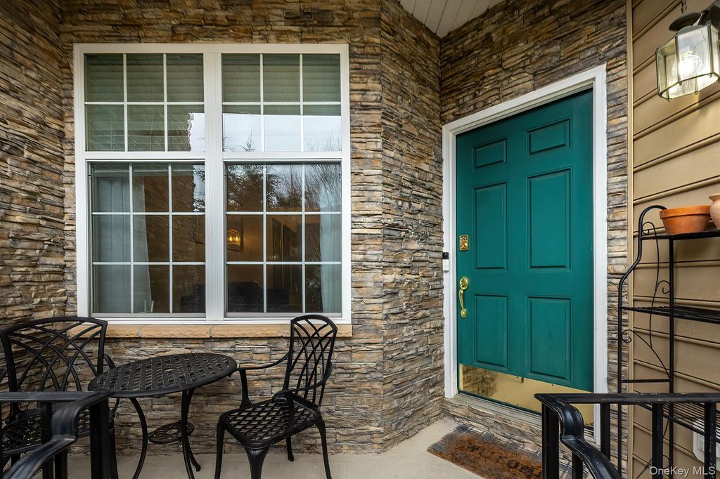 Photo of 811 Huntington Drive, Fishkill, NY 12524 (MLS # 975969)