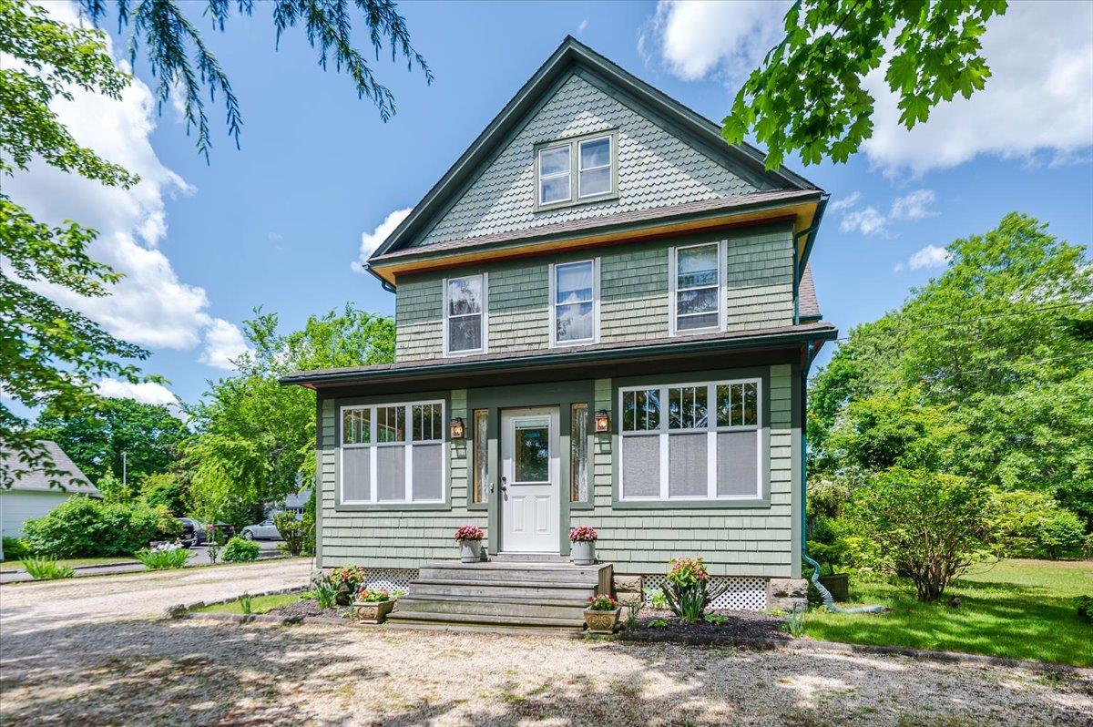 Montauk Highway, Eastport, Hamptons, NY - 4 Bedrooms  
2 Bathrooms - 