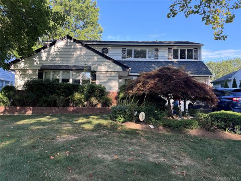 Photo of 195 Sackville Road, Garden City, NY 11530 (MLS # 907963)