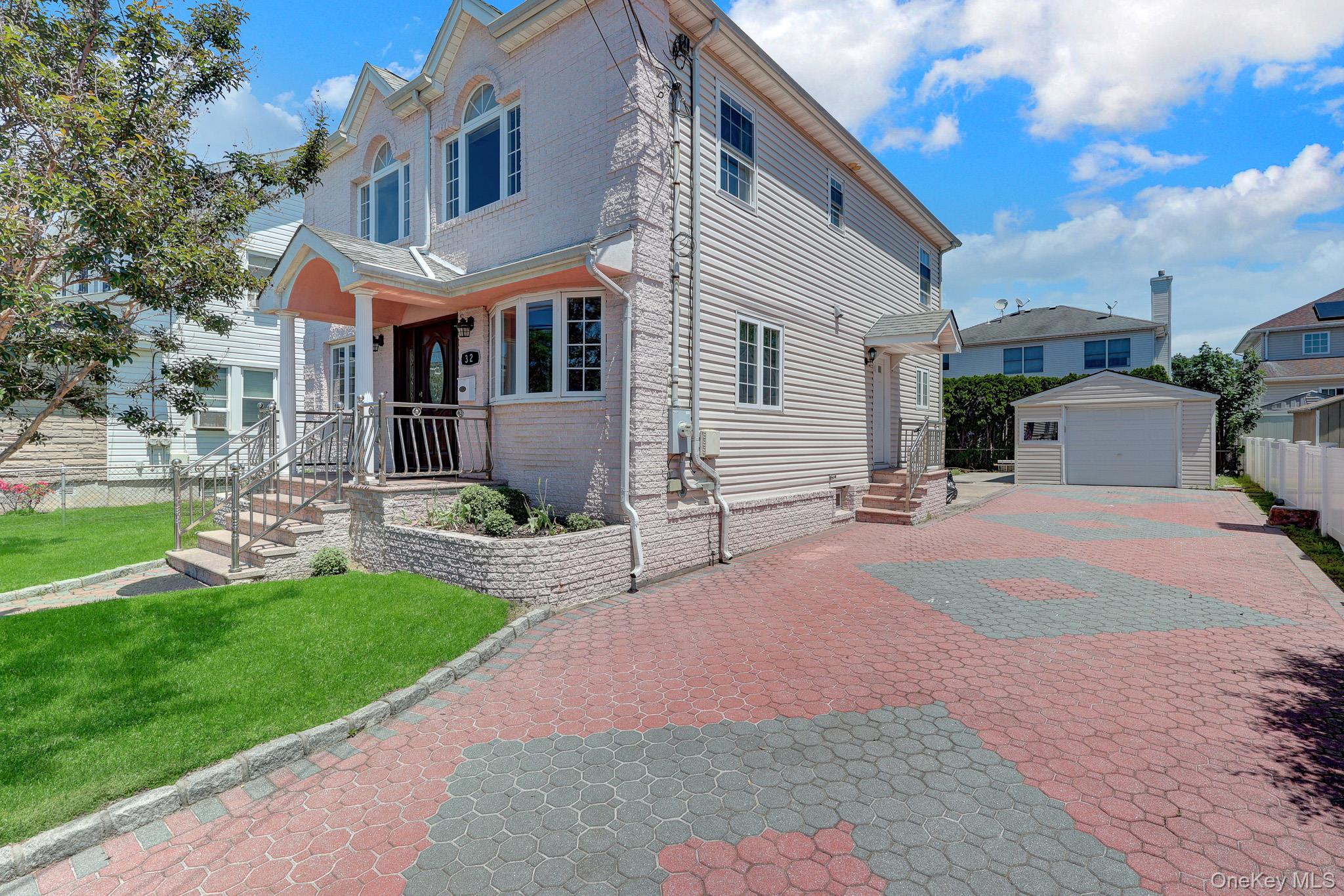 32 3rd Avenue