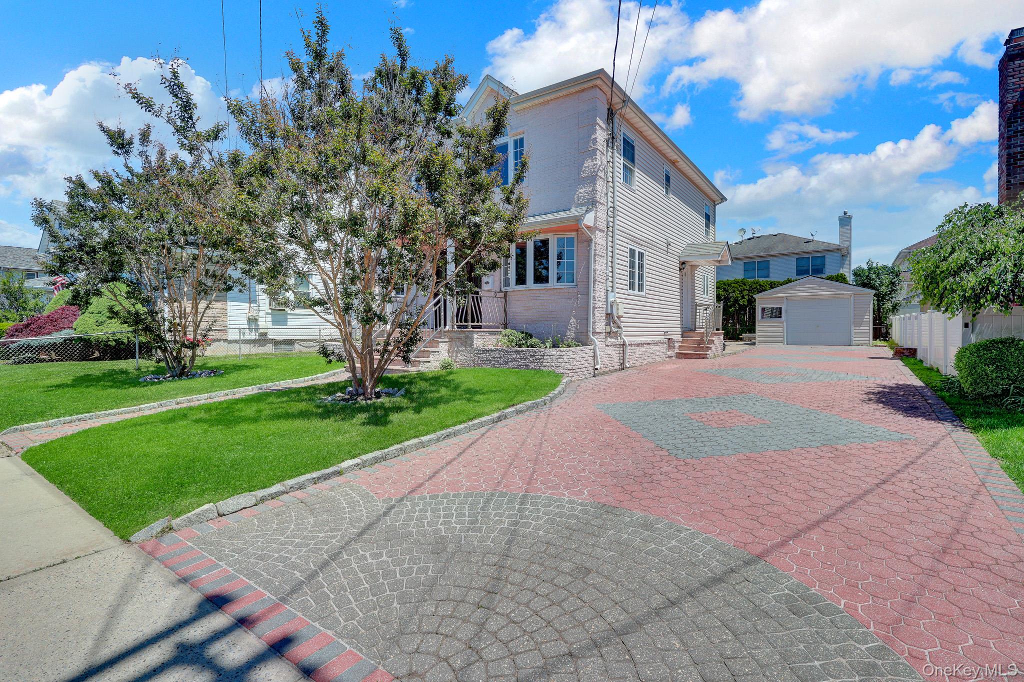 32 3rd Avenue