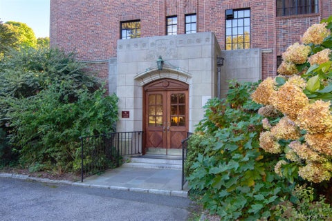 Photo of 100 Ardsley Avenue West AVE #2B, Ardsley-on-Hudson, NY 10503 (MLS # 1056912)