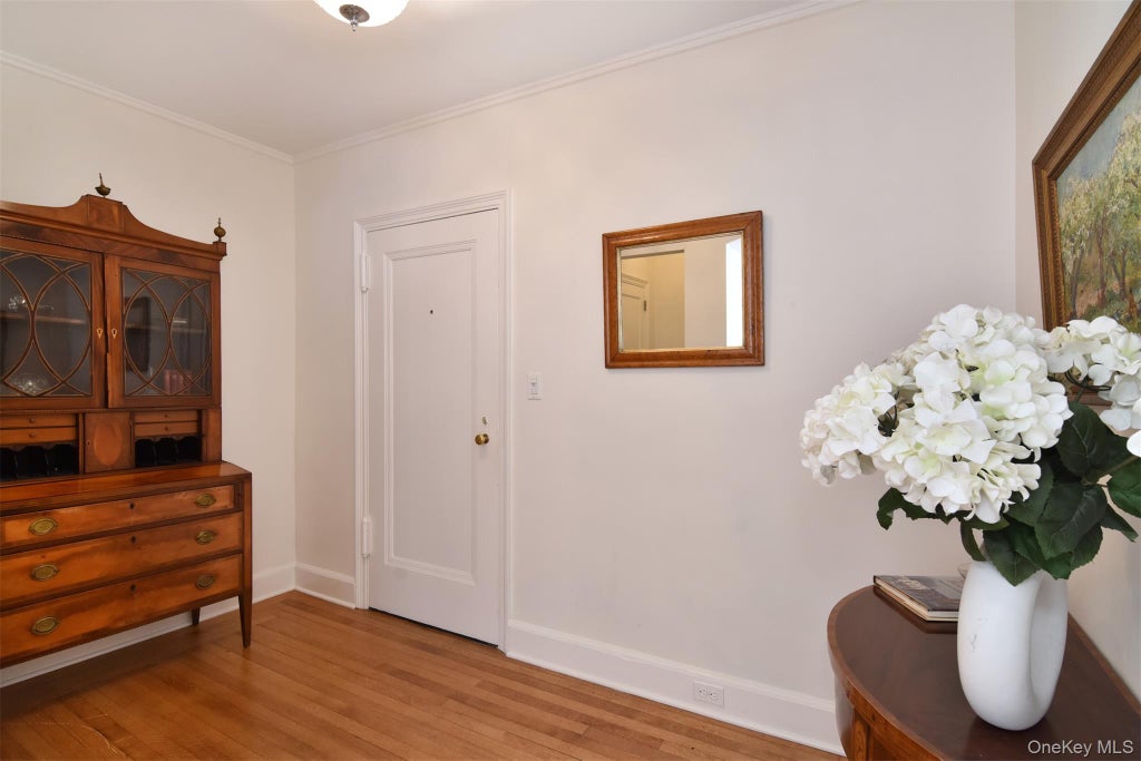 Photo of 100 Ardsley Avenue West AVE #2B, Ardsley-on-Hudson, NY 10503 (MLS # 1056912)