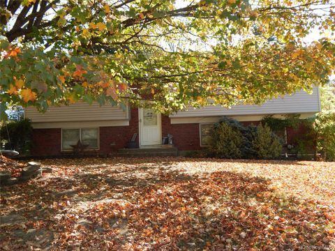 Photo of 29 Howard Drive, Middletown, NY 10941 (MLS # 921112)