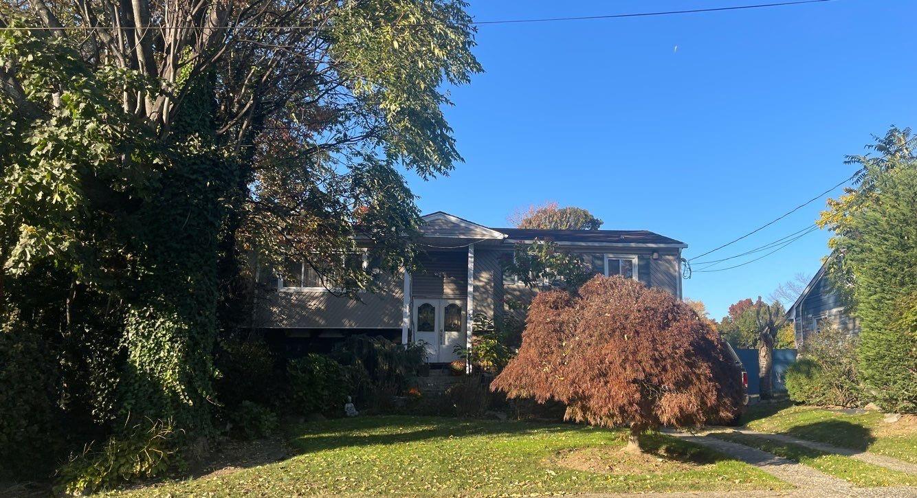 350 N Coventry Road, West Hempstead, New York image 1