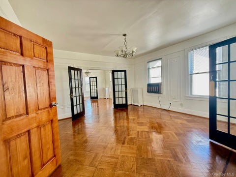 Apartment For Rent - 9512 108th Avenue<br/> Queens County, Ozone Park, NY 11417