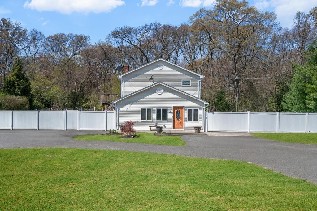 140 Smithtown Polk Boulevard, Centereach, New York image 1