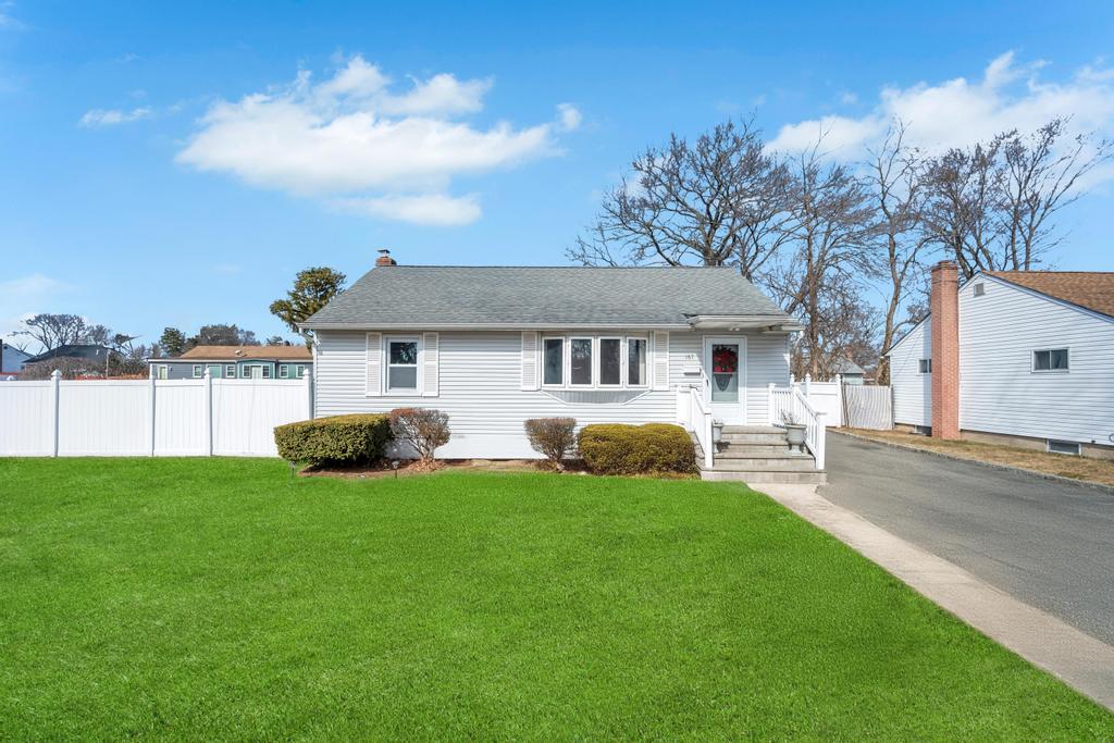 167 Cumberbach S Street St, Wyandanch, New York image 1