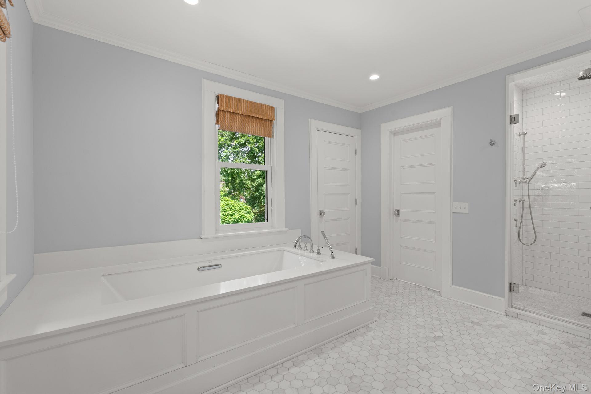 Sea Cliff, New York 11579, United States, 7 Bedrooms Bedrooms, ,4 BathroomsBathrooms,Residential,Active,176844