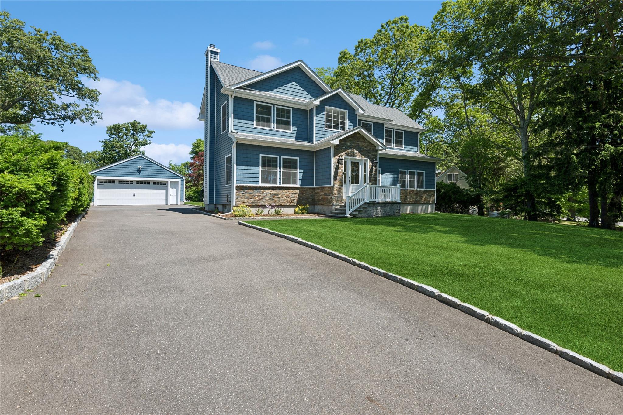 Brooksite Drive, Smithtown, Hamptons, NY - 4 Bedrooms  
4 Bathrooms - 
