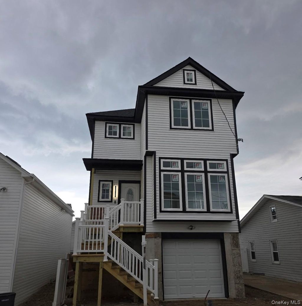 Photo of 9 James Street S, East Rockaway, NY 11518 (MLS # 988729)