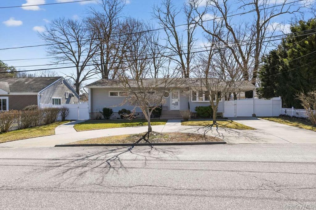 Photo of 4 Jane Street, Selden, NY 11784 (MLS # 978242)