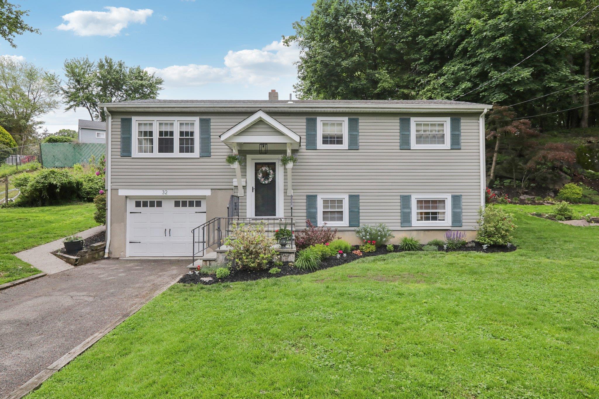 Property for Sale at Meadow Road, Montrose, New York - Bedrooms: 3 
Bathrooms: 2 
Rooms: 9  - $610,000