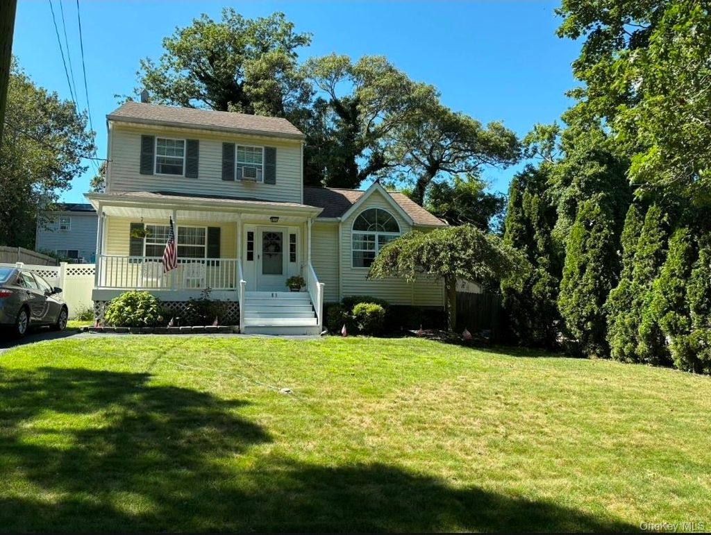 Photo of 83 Friendship Drive, Rocky Point, NY 11778 (MLS # 961233)