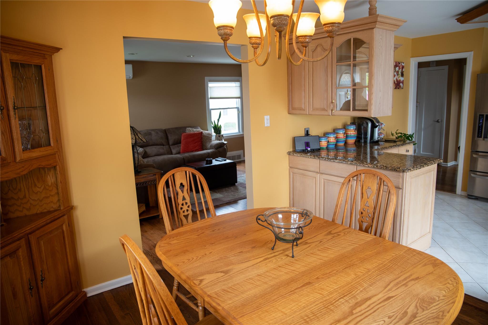 455 Jackson Avenue, Mineola, New York image 4