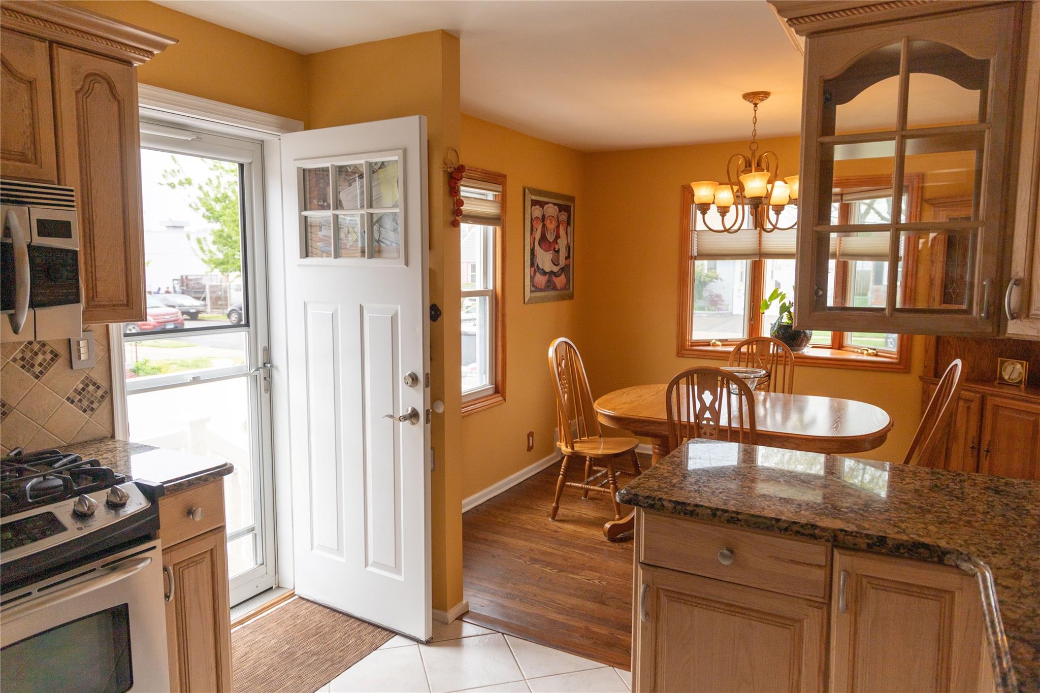 455 Jackson Avenue, Mineola, New York image 6