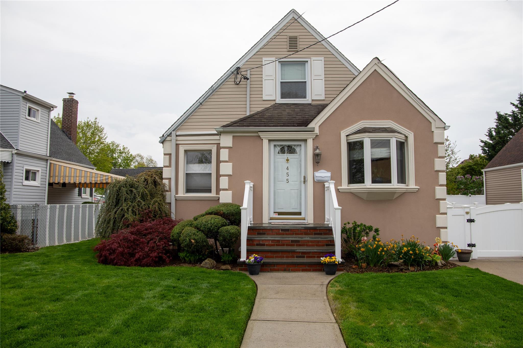 455 Jackson Avenue, Mineola, New York image 1
