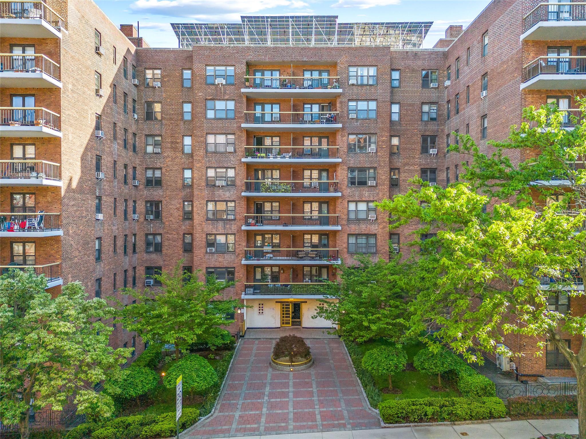 Booth St St 7F, Forest Hills, Queens, NY - 1 Bedrooms  
1 Bathrooms  
4 Rooms - 