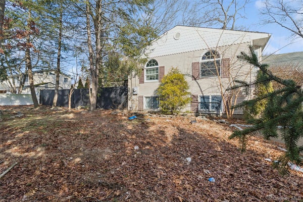 3 ALLEGHENY DR W, FARMINGVILLE, NY 11738 - Image 4fb7071ca593c82464c121d7bd459ac5/855737092
