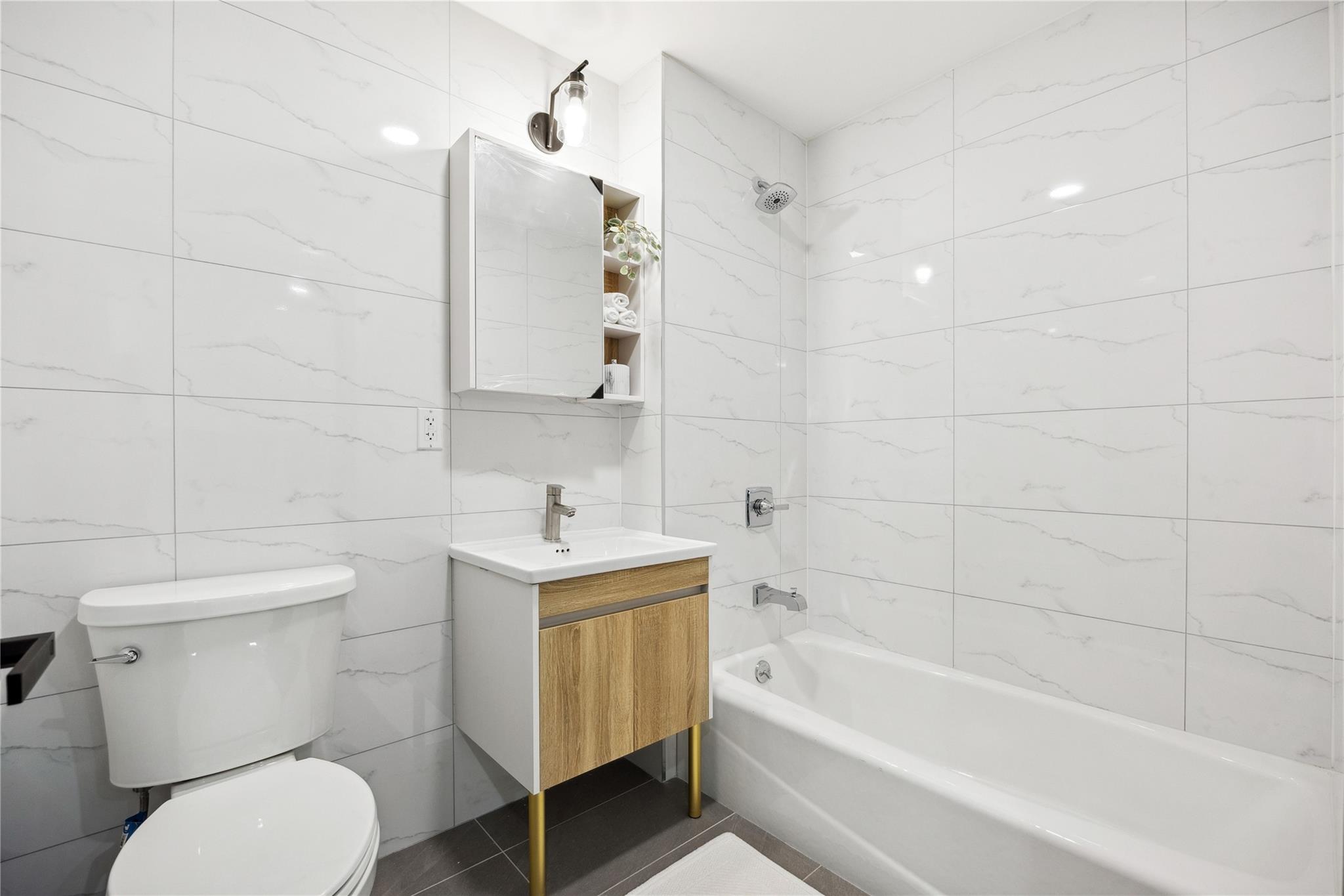 163-07 72nd Ave #5D, Fresh Meadows, New York image 5