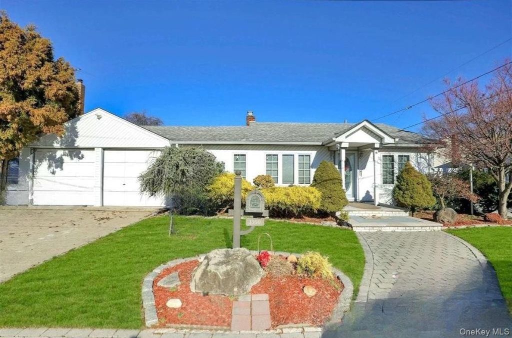 Photo of 1300 P Street, Elmont, NY 11003 (MLS # 953884)