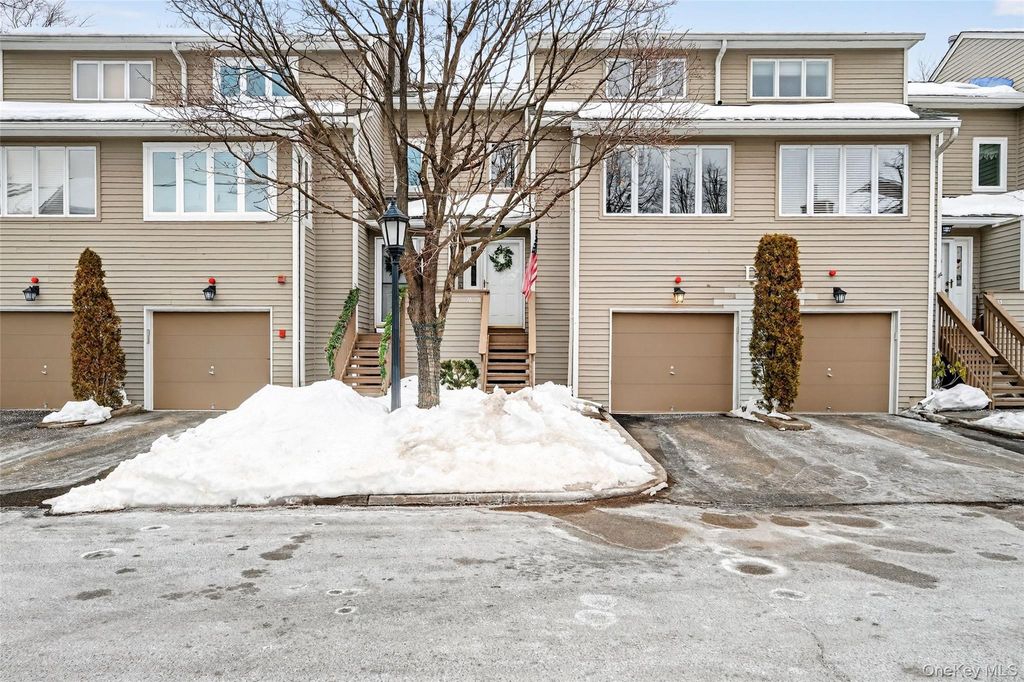 Photo of 16 Village Green, Bardonia, NY 10954 (MLS # 961371)