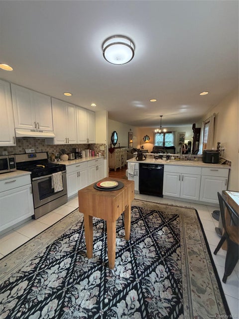 Apartment For Rent - Van Houten Fields<br/> West Nyack, NY 10994