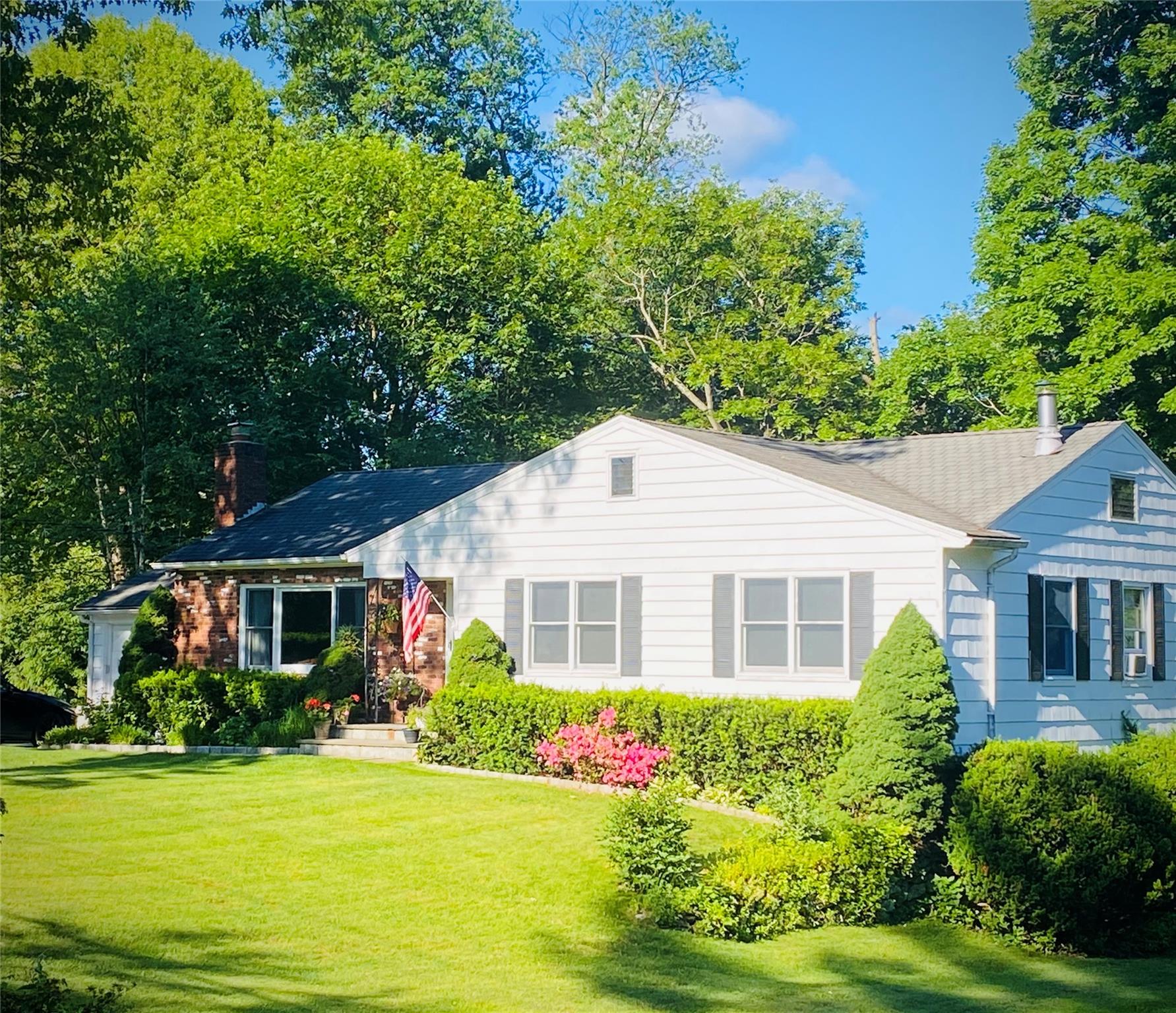 80 Oak Ridge Road, Pleasantville, New York image 1