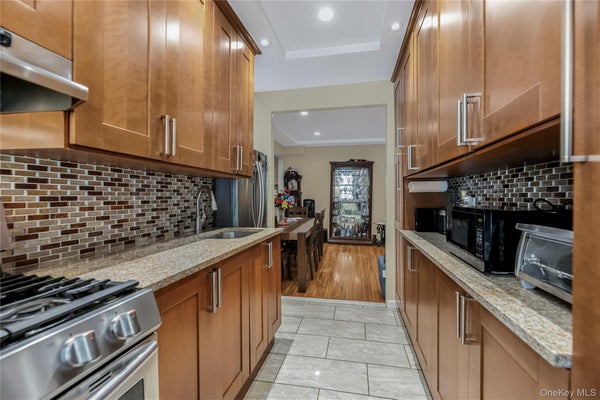 758 BRADY AVE APT 112, BRONX, NY 10462 - Image 4fd35174b85b69f2a9affe2fe32af886/4130398197