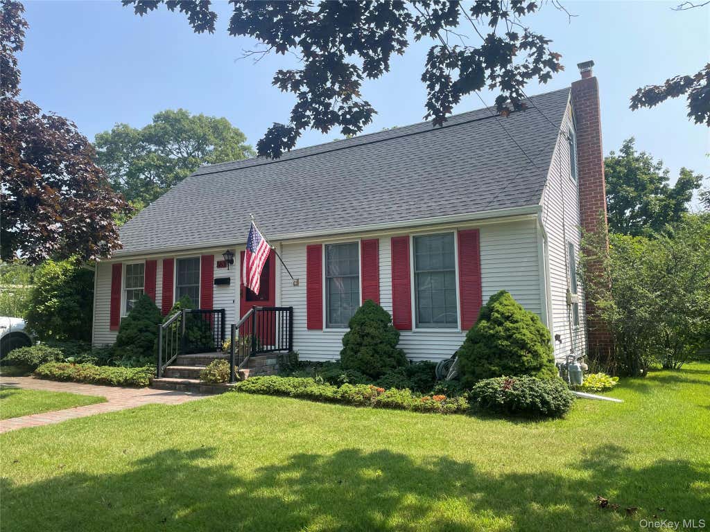 Photo of 363 3rd Avenue, Bayport, NY 11705 (MLS # 1040315)