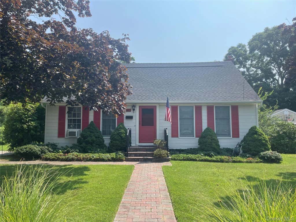 Photo of 363 3rd Avenue, Bayport, NY 11705 (MLS # 1040315)