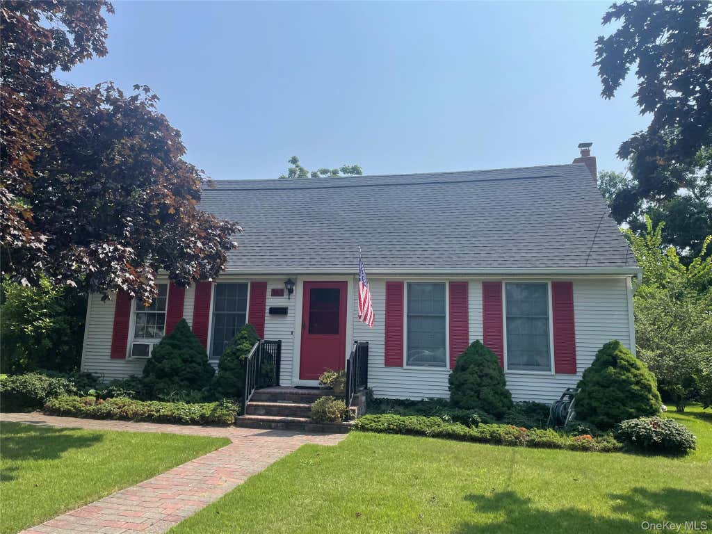 Photo of 363 3rd Avenue, Bayport, NY 11705 (MLS # 1040315)