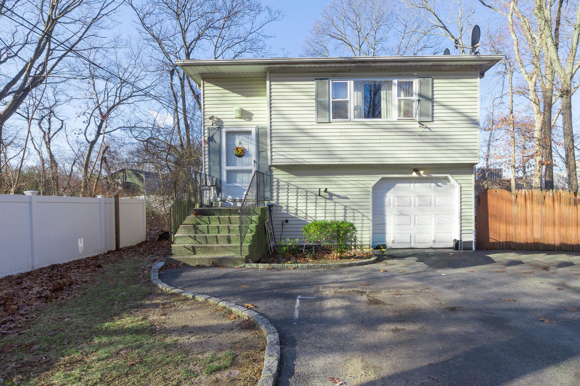 54 Prospect Avenue Ave, Smithtown, New York image 1