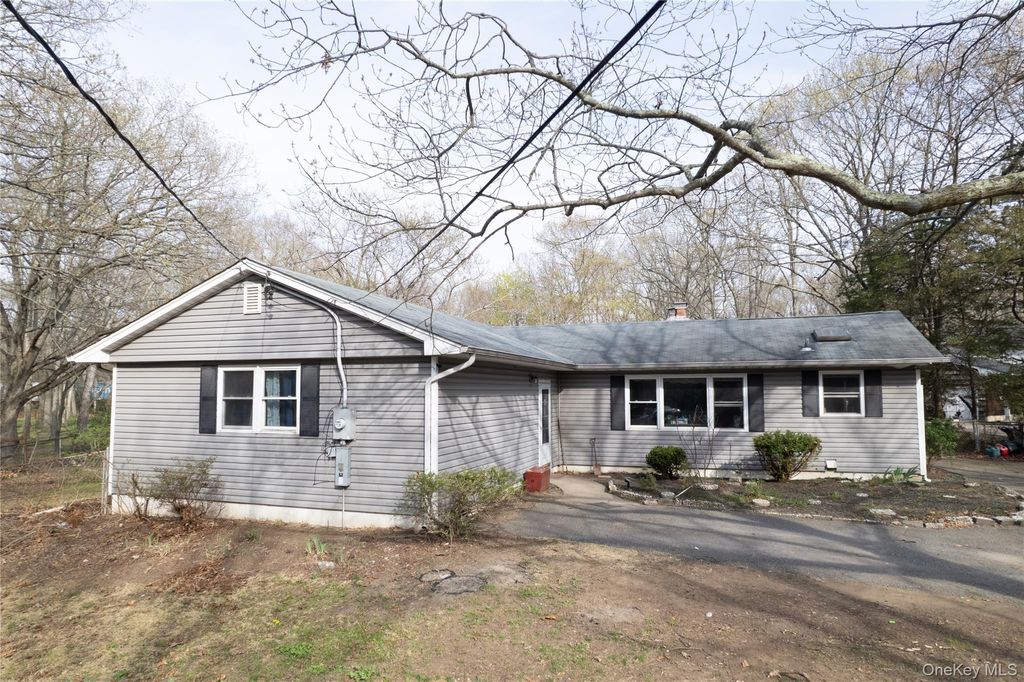 Photo of 149 Miller Place Road, Miller Place, NY 11764 (MLS # 986362)