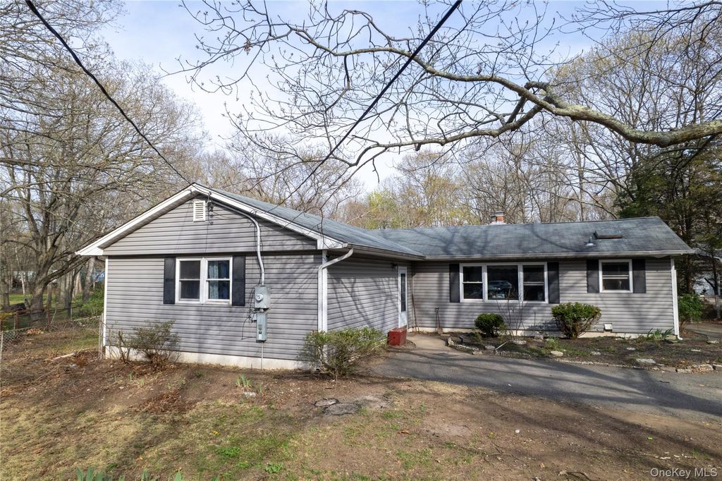 Photo of 149 Miller Place Road, Miller Place, NY 11764 (MLS # 986362)