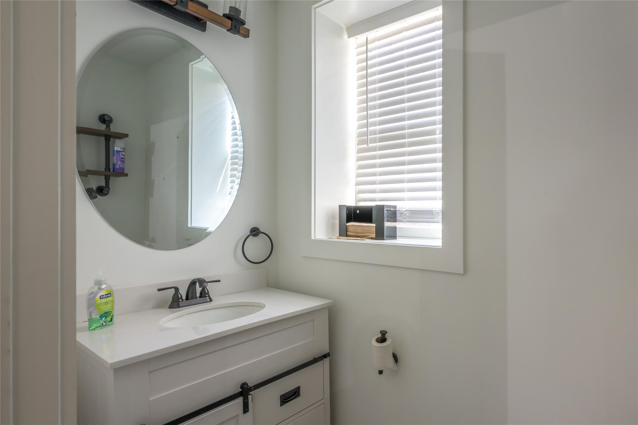 237 Warren Street, Hudson, New York image 8